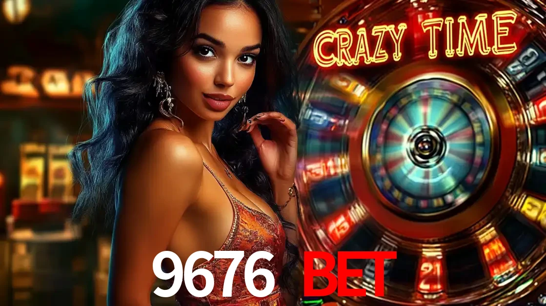 Mulher elegante ao lado da vibrante roda da fortuna do jogo de cassino ao vivo Crazy Time, um dos game shows mais populares e cheios de prêmios do 9676 BET.